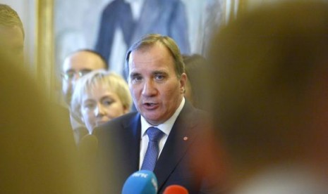 Swedish Prime Minister Stefan Lofven gives a news conference after his government declaration at the Swedish parliament Riksdagen in Stockholm, October 3, 2014. 