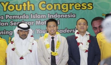 Syafii Efendi (tengah) terpilih secara aklamasi sebagai presiden Pemuda Organisasi Kerja Sama Islam (OIC) Youth Indonesia dalam kongres ke-3 OIC Youth Indonesia yang diselenggarakan di Hotel Bumiyata, Depok, Jawa Barat, 18-19 Maret ini.