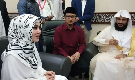 Syahrini hadir di acara Wisuda Akbar 8 yang diadakan oleh PPPA Daarul Qur'an di Masjid Istiqlal Jakarta, Ahad (22/10).