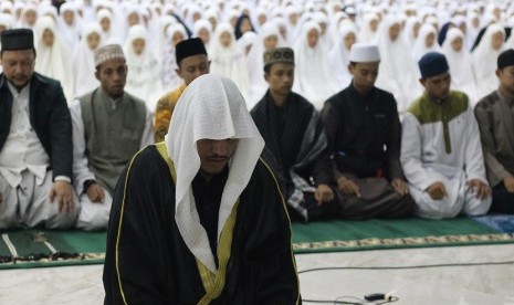 Syaikh Baha'uddin Muhaisen hadir khusus sebagai imam dan penceramah shalat tarawih di kampus SMP-SMA Ar-Rohmah Putri Pesantren Hidayatullah Malang