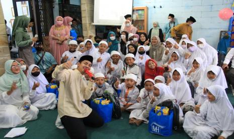 Syakir Daulay hadiri acara berbagi Yayasan Mutiara Harapan dengan anak yatim.