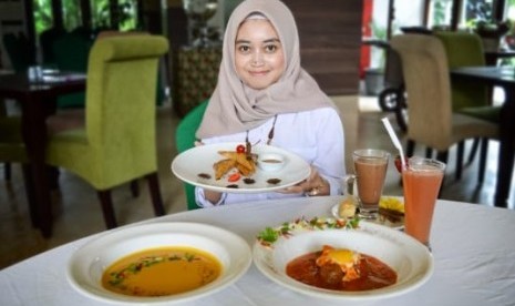 Syariah Hotel Solo meluncurkan aneka varian menu bertema Arabian Food and Beverages. Menu periode April-Juni 2019 tersebut berupa tiga jenis makanan Middle East Menu yang terpinsirasi dari wilayah Maroko, mulai dari appatizer, main course, hingga dessert. 