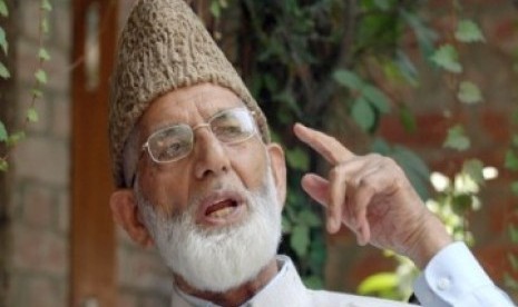 India sebelumnya juga memblokir jaringan telekomunikasi dan internet. Syed Ali Shah Geelani