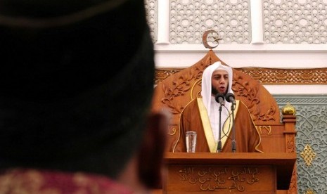 Syeh Ali Jaber, one of the imams of Nabawi Mosque in Madina, Saudi Arabia, during the previous visit to Aceh. (photo file)  