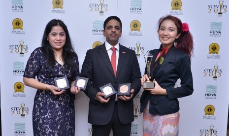 Syofya Ilham Ermayanti, Division Head Partnership Indosat (paling kiri) di acara penganugerahan The Asia-Pacific Stevie Awards.   