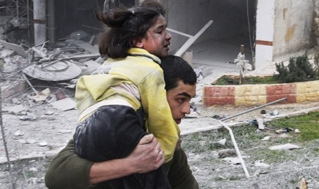 Syrian man carries his sister who was wounded in a government airstrike hit the neighborhood of Ansari, in Aleppo, Syria, on Sunday. (file photo)