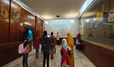 T.Care mengadakan kunjungan ke Museum Satria Mandala sebagai salah satu program pendidikan yatim sekaligus dalam rangka meningkatkan rasa Bela Negara untuk adik-adik yatimnya.