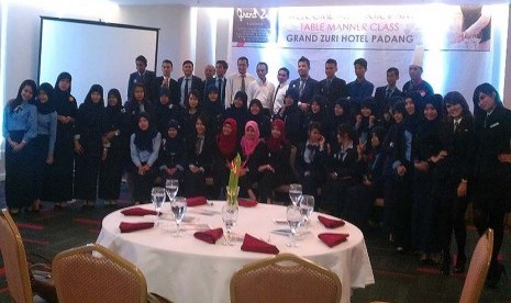 Table Manner Amik Daparnas 2013