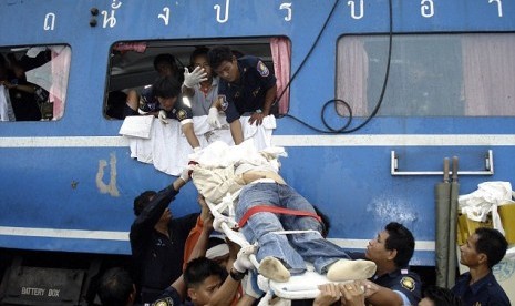 Tabrakan kereta di Thailand.