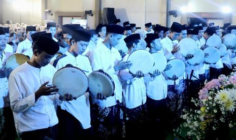  Tabuh Rebana Kolosal, kegiatan yang dilaksanakan untuk memeriahkan Dies Natalis UIN Walisongo ke 53 yang dihelat di Auditorium  2 Gedung Prof Tgk Ismail Ya