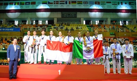 Taekwondoin Indonesia di bawah panji UTI PRO mempersembahkan tiga emas  empat perak dan lima perunggu di ajang World Taekwondo Hanmadang yang berlangsung 30 Juli hingga 2 Agustus 2015 di Pyongtaek Korea Selatan.