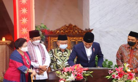  Tahlil, yasinan, dan doa 9 tahun atas wafatnya Dr. (H.C) H.M. Taufiq Kiemas di Masjid At-Taufiq, Lenteng Agung, Jakarta, Rabu (8/6/2022).