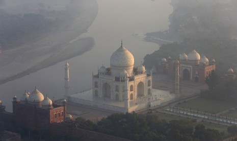 Taj Mahal di India warisan kejayaan Dinasti Islam di India. Islam pernah berjaya selama ratusan abad di India 