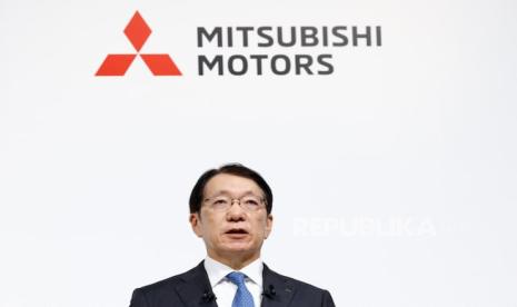 Takao Kato, Direktur, Perwakilan Pejabat Eksekutif, Presiden & CEO, Mitsubishi Motors, mengadakan konferensi pers bersama tentang pembicaraan merger antara Honda, Nissan, dan Mitsubishi di Tokyo, Jepang, 23 Desember 2024. 