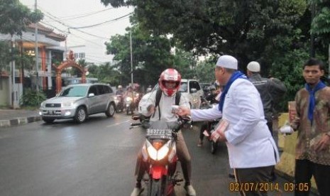 Takjil on the road yang digelar Daarut Tauhiid Jakarta.