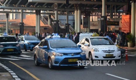 Taksi di Bandara Sukarno Hatta. (Republika/Musiron)