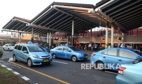 Taksi di Bandara Sukarno Hatta. (Republika/Musiron)