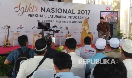 Talkshow Cahaya Hati dalam acara Festival Republik di Masjid Agung At-Tin, Jakarta Timur.