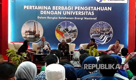 Talkshow  dengan topik Tantangan ke Depan Sektor Hulu Migas & Geothermal pada kegiatan Pertamina Berbagi Pengetahuan dengan Universitas di kampus Universitas Sriwijaya (Unsri) Palembang, Senin (18/9). 