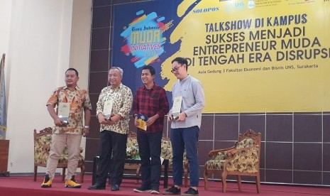 Talkshow di Kampus Sukses Menjadi Entrepreneur Muda di Tengah Era Disrupsi di UNS, Solo.