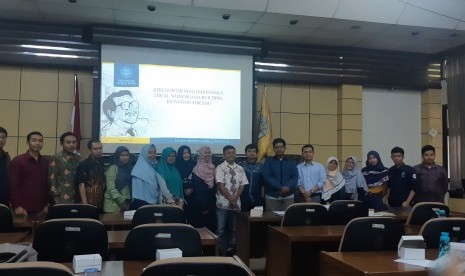 Talkshow DNA Bedah Buku dengan tema 'Strengthening Local Wisdom and Building Innovation For Suistanable Development Goals 2030' di Universitas Gadjah Mada Yogyakarta, Senin (21/10). 