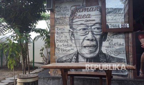 Taman Baca Kesiman merupakan salah satu tempat wisata edukasi di Denpasar berkonsep dapur buku. Pengunjung bebas membaca lebih dari 2.500 koleksi buku langka yang ada di sini sambil melakukan aktivitas berbasis komunitas.