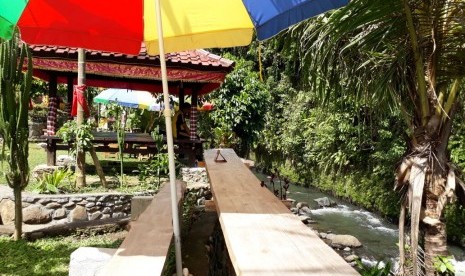 Taman Tao Sangket, Sukasada adalah obyek wisata baru di Kecamatan Sukasada, Kabupaten Buleleng, Bali. Taman Tao menyajikan wisata alam khas tepi sungai yang dialiri Tukad Banyumala.