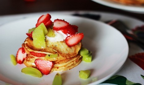 Tambahkan buah dalam seporsi sarapan agar gizinya sempurna.