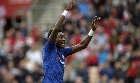 Tammy Abraham kemungkinan belum sepenuhnya pulih dari cidera namun akan dipaksakan tampil di laga Liga Inggris antara Leicester City vs Chelsea. (ilustrasi) 