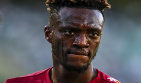 Tammy Abraham dari AS Roma.