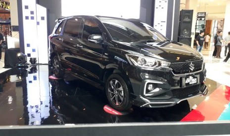 Tampak All New Ertiga Suzuki Sport yang dipamerkan kepada publik jumat (22/3). 