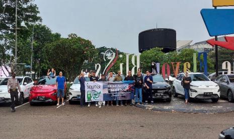 Tampak anggota Koleksi sedang melakukan pertemuan beberapa waktu lalu