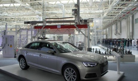 Tampak Audi 4L saat peresmian  pabrik transmisi baru Audi di Tianjin, Cina