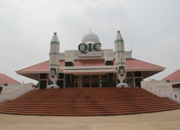 Tampak depan Masjid Muammar Qaddafi. (Republika Online/Fafa) 