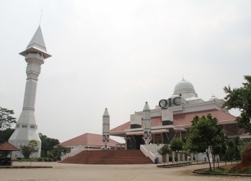 Tampak depan Masjid Muammar Qaddafy. (Republika Online/Fafa) 