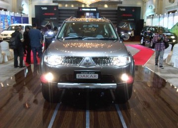 Tampak depan, Pajero Sport Exceed 4x2 AT / GLS 4x2 MT. Jakarta, Rabu, 20/10. (Republika Online/fafa)