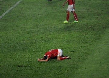 Tampak emosional saat gagal melakukan tendangan ke arah gawang Qatar , dalam pertandingan Pra Piala Dunia Grup E Zona Asia di Stadion Gelora Bung Karno, Jakarta, Selasa (11/10). (Republika/Yogi Ardhi)