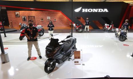 Tampak jajaran produk AHM yang ditampilkan dalam IIMS hybrid, Kamis (15/4)