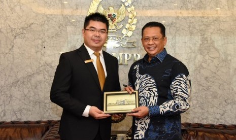 Tampak Ketua MPR RI Bambang Soesatyo  menerima pengurus junior Chamber International Indonesia (JCI Indonesia), Kamis (13/2)