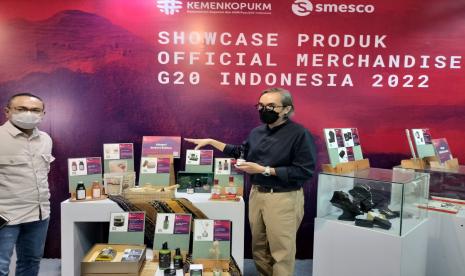 Tampak  Leonard Theosabrata, Direktur Utama Smesco Indonesia sedang memberikan penjelasan kepada wartawan.   Smesco Indonesia siap menggelar  Indonesia Digital MeetUp 2022 (IDM22). Sedikitnya sudah 2650 UMKM yang mendaftarkan diri pada kegiatan yang berlangsung 1 hingga 2 September Smesco Indonesia Convention and Exhibition Hall