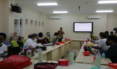 Tampak Marah sakti Siregar memberikan penjelasan terkait kegiatan Training of Trainer yang dilakukan FISIP UMJ Selasa (21/7).