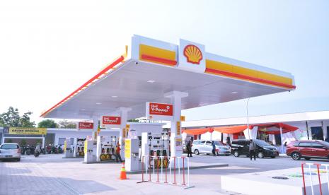 Tampak salah satu SPBU Shell. Shell Plc memperkirakan, nilai pasar karbon sukarela atau voluntary carbon market akan tumbuh lima kali lipat pada 2030.