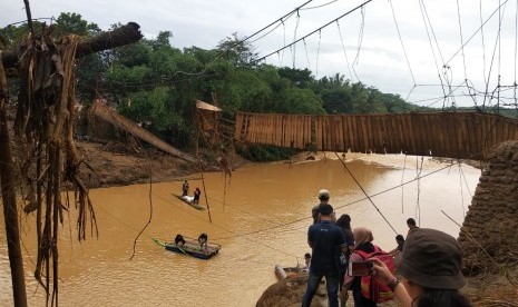 tampak suasana daerah yang terkena dampak bencana di Tanah Air