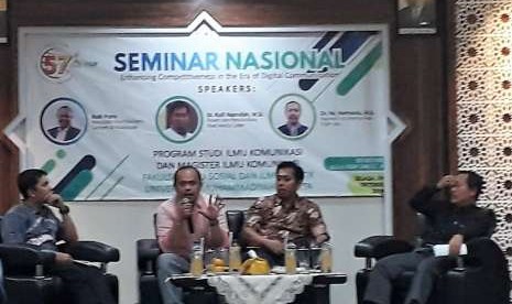 Tampak suasana diskusi seminar nasional  penggunaan media digital di kampus UMJ, Jakarta Selasa (9/10)