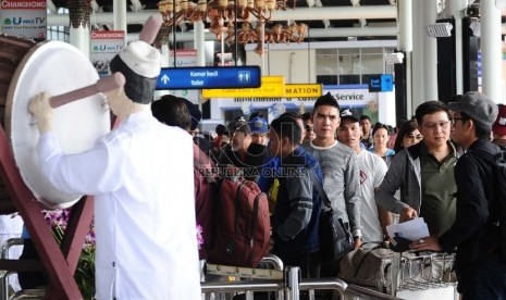  Tampak suasana terminal 1B keberangkatan dalam negeri di bandara Internasional Soekarno Hatta, Tangerang, Banten, Selasa (14/7).