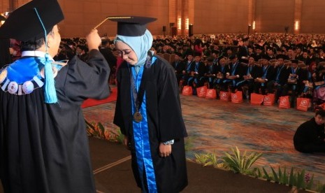 Tampak suasana wisuda mahasiswa Universitas Esa Unggul Jakarta