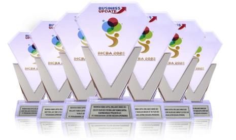 Tampilan 7 (tujuh) penghargaan Utama Indonesia Human Capital Brilliance Awards (IHCBA) 2023 yang diraih oleh PLN. Penghargaan tersebut terdiri dari CEO of Year 2023 for Brilliant Human Capital, Brilliant Human Capital Director of Year 2023, Most Brilliant Overall Pillars of Human Capital Drivers 2023, Most Brilliant Vision and Mission of Year 2023, Most Brilliant Core Values and Company Culture 2023, Most Brilliant Employee Engagement 2023, dan Most Brilliant Strategic Execution 2023.