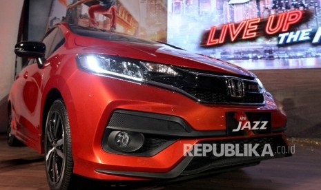  Tampilan New Honda Jazz RS pada peluncuran model baru New Honda Jazz di Kawasan SCBD, Jakarta, Rabu (26/7). 