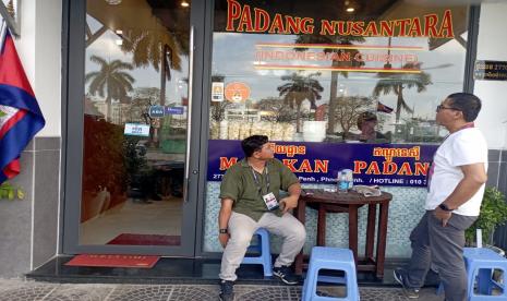 Tampilan Rumah Makan Padang Nusantara di Phom Penh, Kamboja. 