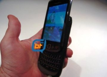 Tampilan BlackBerry Bold 9800 seri slider yang beredar di dunia maya